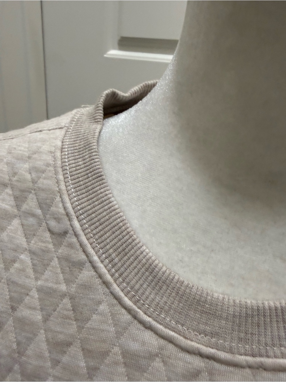 Marine Layer. Corbet Quilted Puff Sleeve Crewneck. Heather Oatmeal. Size medium. - Picture 7 of 13